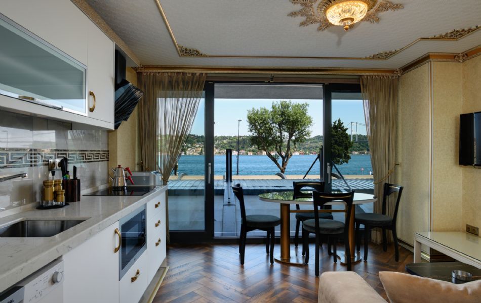 Emirganlı Suites — oda ve yaşam alanı