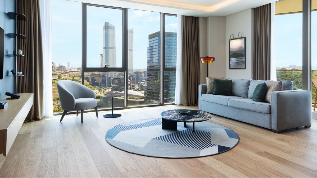 Marriott Executive Apartments Istanbul Investvadi — oda ve yaşam alanı